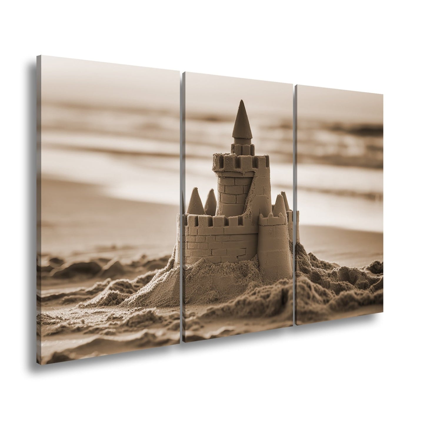 Leinwandbild Märchenschloss aus Sand glänzt im Licht der sinkenden Sonne. - deyoli