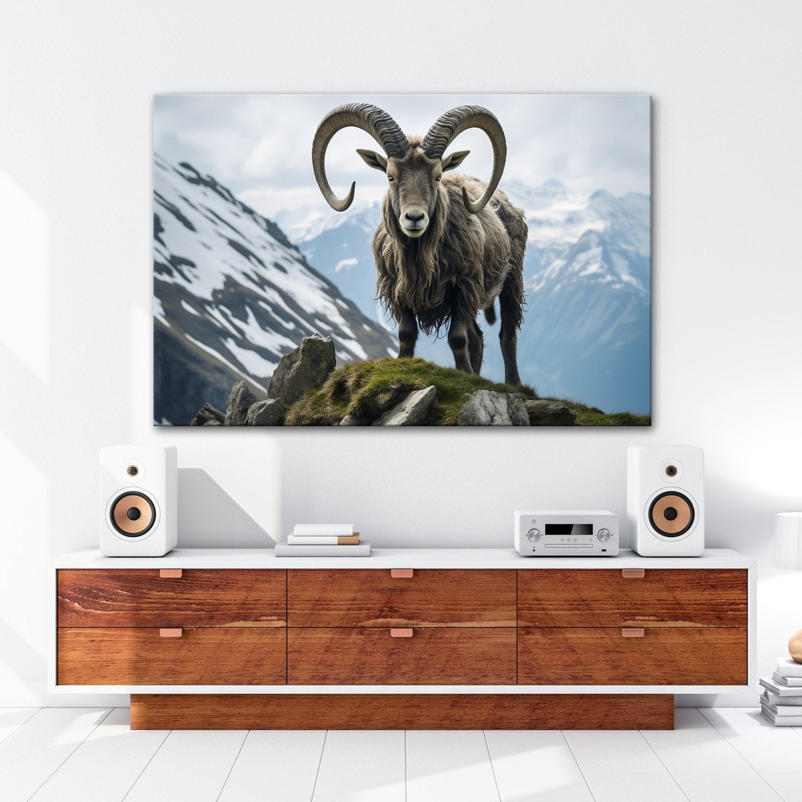 Leinwandbild Majestätischer Steinbock trotzt der kühlen Bergwelt. - deyoli