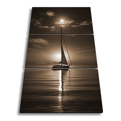 Leinwandbild Mondlichtflüstern – ein Segelboot in stiller Nacht. - deyoli