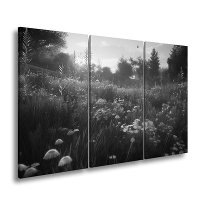 Leinwandbild Morgentanz der Wildblumen im goldenen Licht. - deyoli
