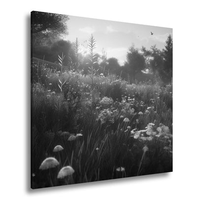 Leinwandbild Morgentanz der Wildblumen im goldenen Licht. - deyoli
