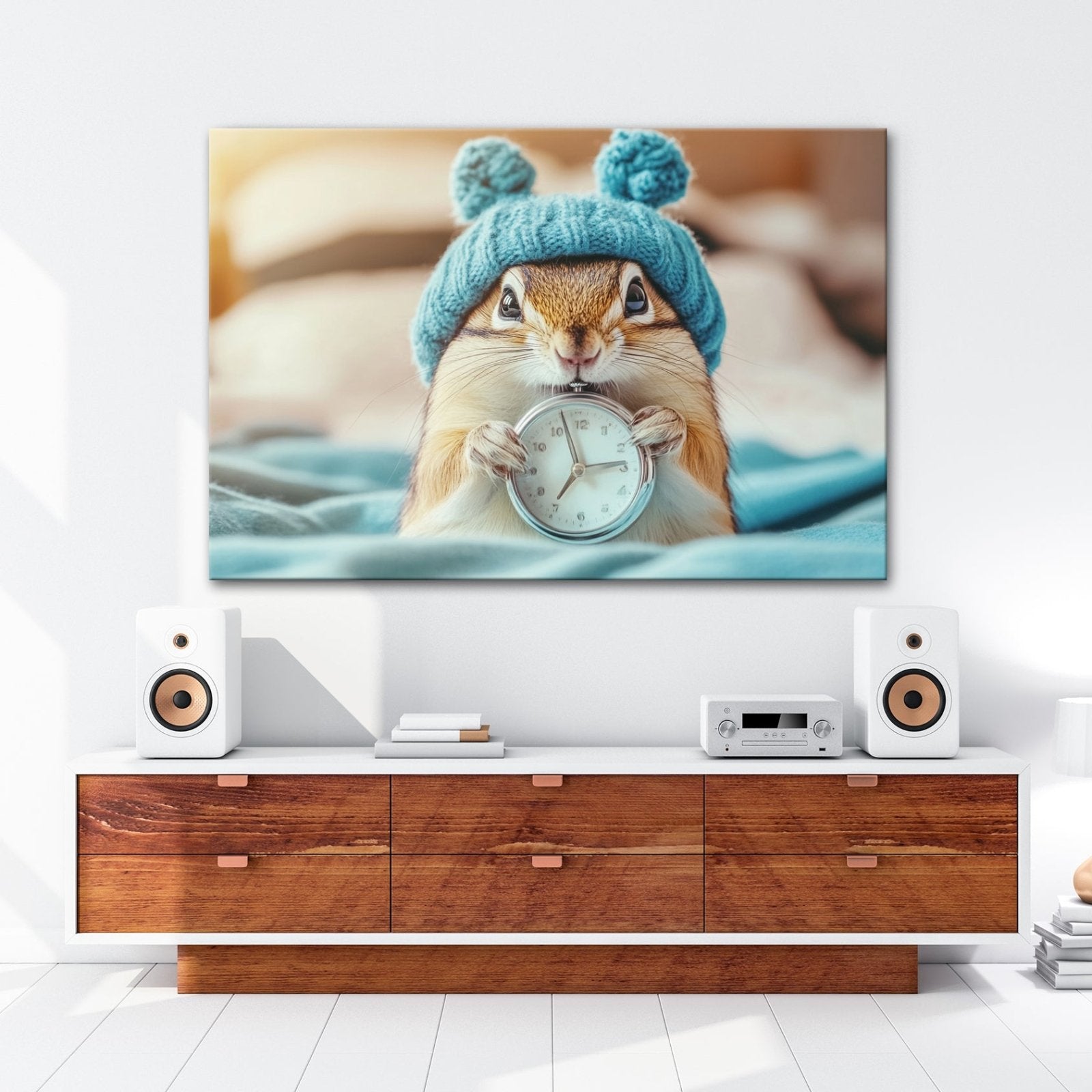 Leinwandbild Morgenzauber – Eichhörnchen mit Uhr und Mütze. - deyoli