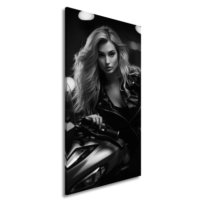Leinwandbild Motorrad XXL – Bikerin mit feurigem Blick in der Nacht - deyoli