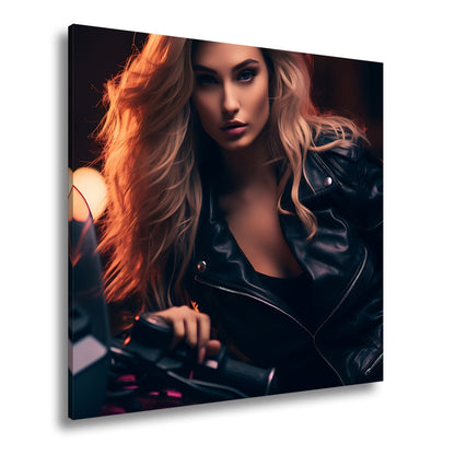 Leinwandbild Motorrad XXL – Bikerin mit feurigem Blick in der Nacht - deyoli