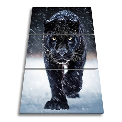 Leinwandbild Panther im Schnee – Eleganz jagt durch winterliche Stille. - deyoli