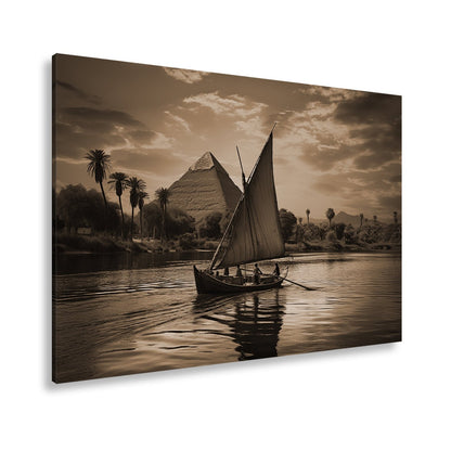 Leinwandbild Pyramidenblick – ein Boot gleitet durchs goldene Licht - deyoli