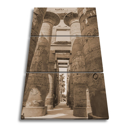 Leinwandbild Säulen flüstern Geschichten im Sonnenlicht Ägyptens. - deyoli