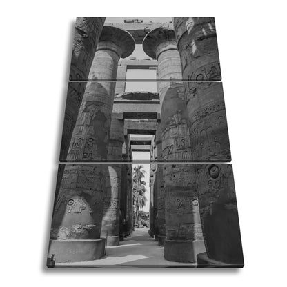 Leinwandbild Säulen flüstern Geschichten im Sonnenlicht Ägyptens. - deyoli