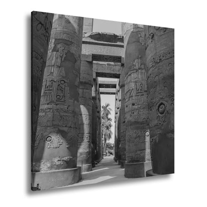 Leinwandbild Säulen flüstern Geschichten im Sonnenlicht Ägyptens. - deyoli