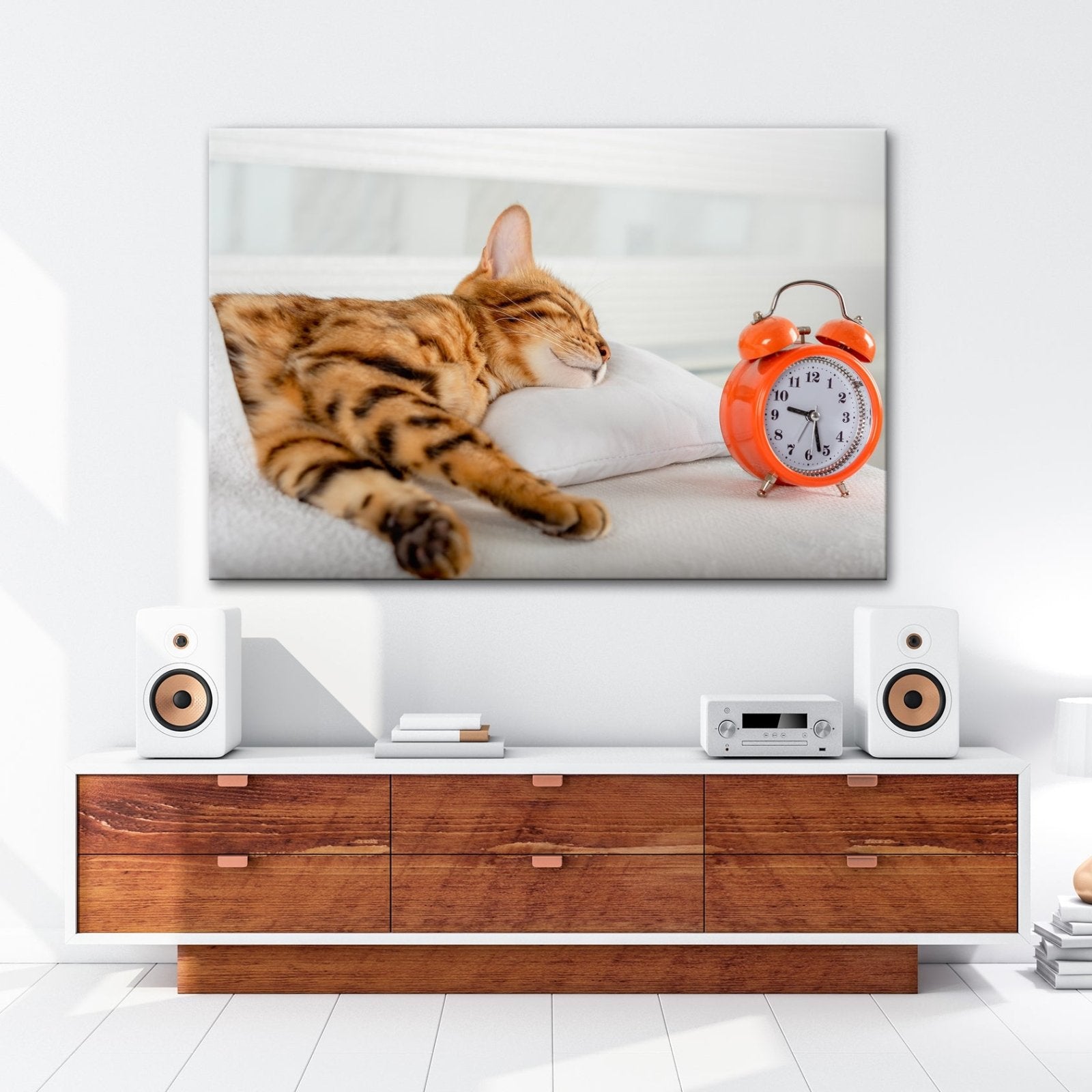 Leinwandbild Schlummerkatze und Uhr – Zeit steht still im Traum. - deyoli
