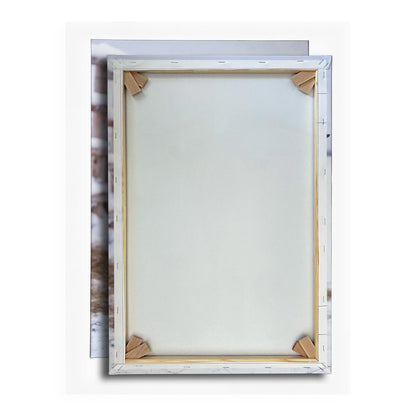 Leinwandbild Schneebedeckte Eleganz – Ziege mit majestätischer Mähne. - deyoli