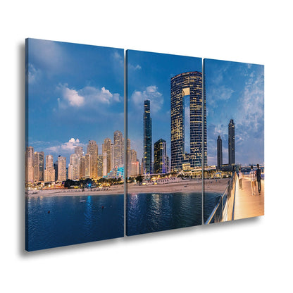 Leinwandbild Skyline XXL – Moderne Hochhäuser am Meer bei Sonnenuntergang - deyoli