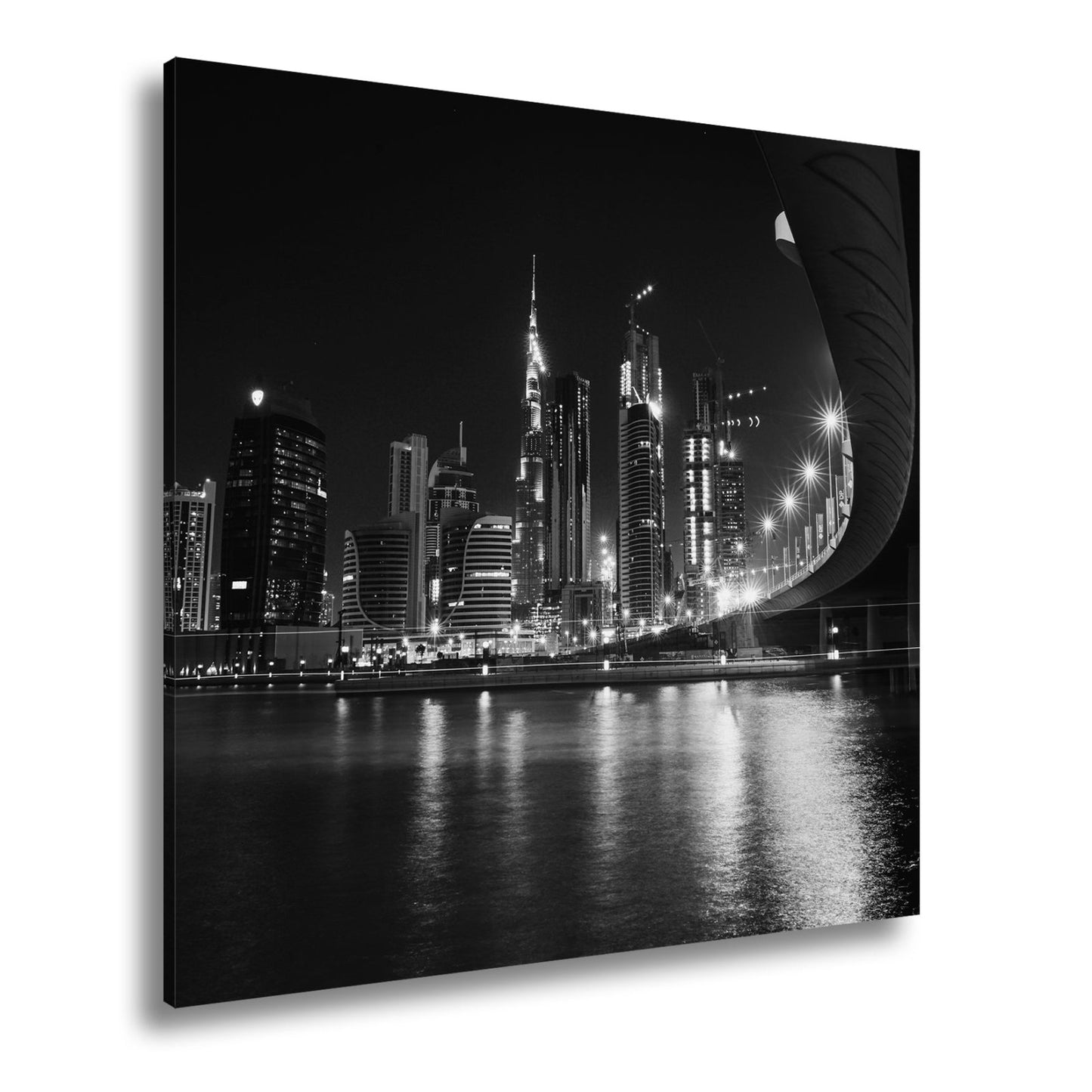 Leinwandbild Skyline XXL – Nächtlich spiegelt in violetten Lichtern - deyoli