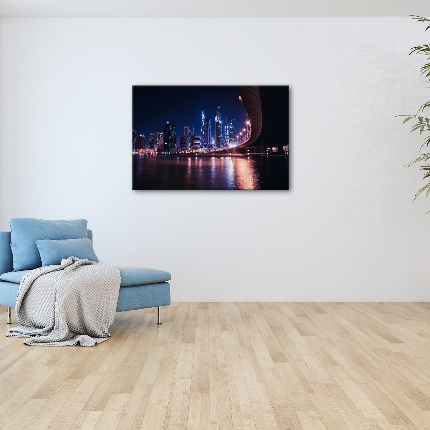 Leinwandbild Skyline XXL – Nächtlich spiegelt in violetten Lichtern - deyoli