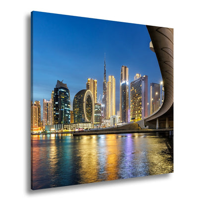 Leinwandbild Skyline XXL – Nächtlich spiegelt sich strahlend im ruhigen Wasser - deyoli