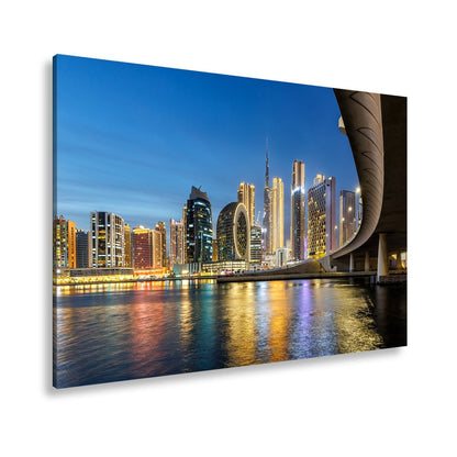 Leinwandbild Skyline XXL – Nächtlich spiegelt sich strahlend im ruhigen Wasser - deyoli