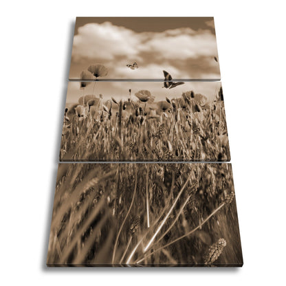Leinwandbild Sommerwiese tanzt im Wind mit Schmetterlingskuss. - deyoli