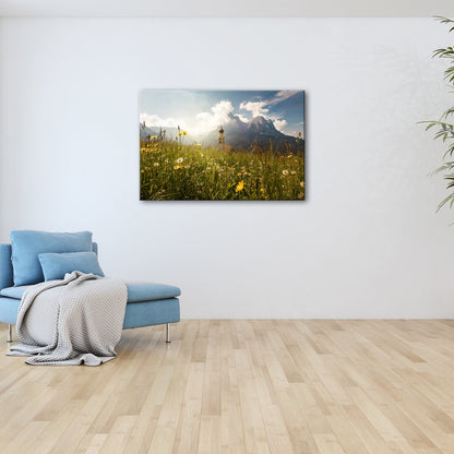 Leinwandbild Sommerwiese und Kirchturm vor majestätischer Bergkulisse - deyoli