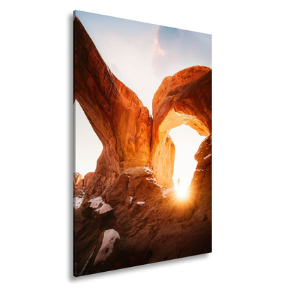 Leinwandbild Sonnenaufgang durch majestätische Felsbögen – Natur XXL - deyoli