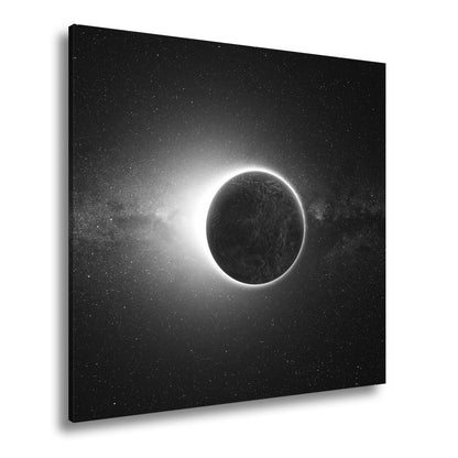 Leinwandbild Sonnenkorona umhüllt einen Planeten im stillen Weltraum - deyoli