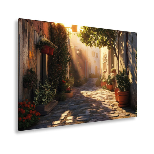 Leinwandbild Sonnenlicht tanzt durch verwunschene Gasse – Italien XXL - deyoli