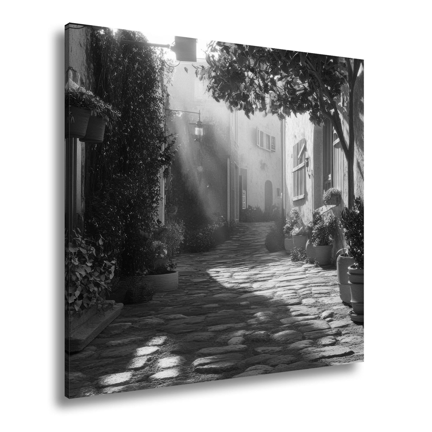 Leinwandbild Sonnenlicht tanzt durch verwunschene Gasse – Italien XXL - deyoli