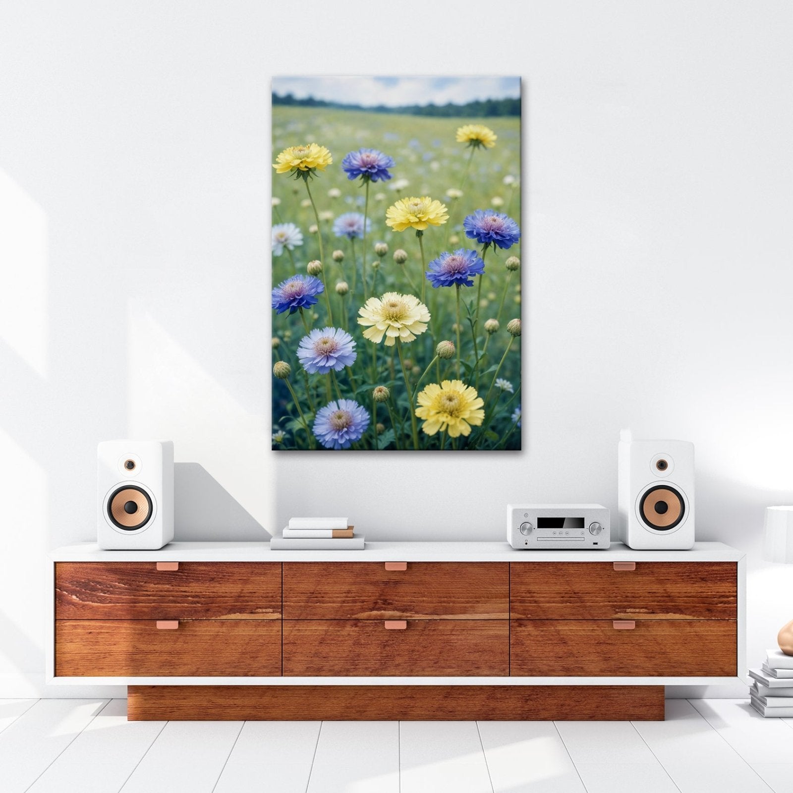 Leinwandbild Sonnige Wiesenblüten flüstern vom Sommer im Wind. - deyoli