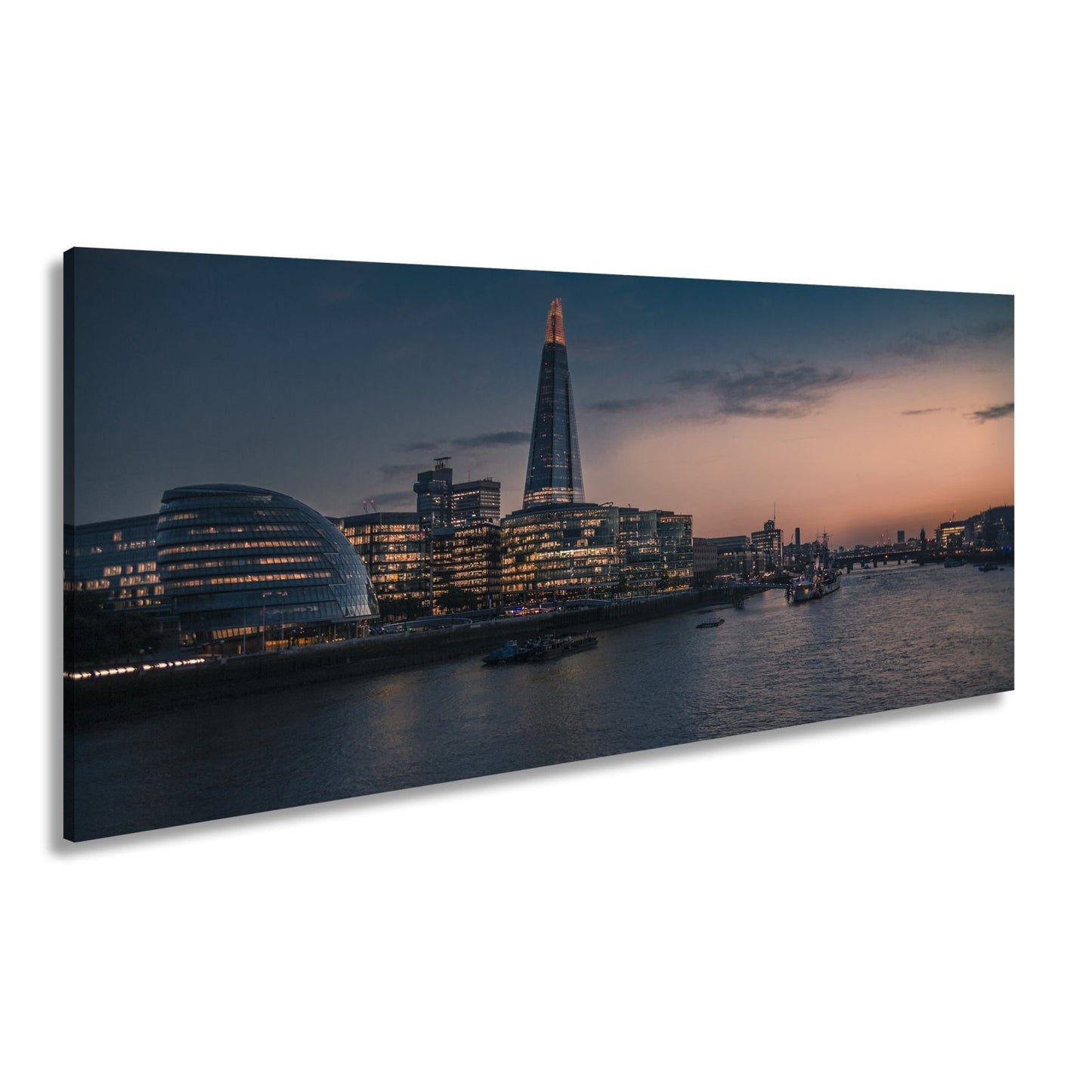 Leinwandbild Stadtlichter am Fluss – London erwacht in der Dämmerung. - deyoli