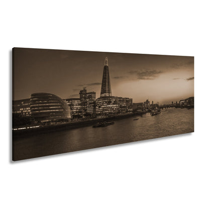 Leinwandbild Stadtlichter am Fluss – London erwacht in der Dämmerung. - deyoli