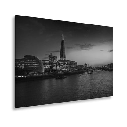 Leinwandbild Stadtlichter am Fluss – London erwacht in der Dämmerung. - deyoli