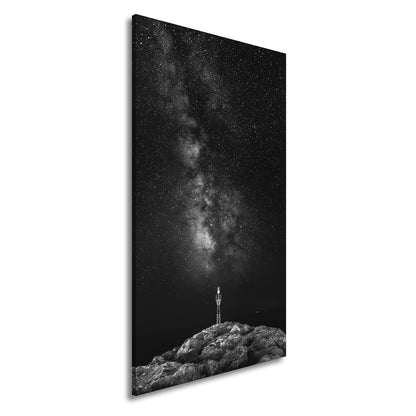 Leinwandbild Sternentor aus Licht über stiller Küste - deyoli