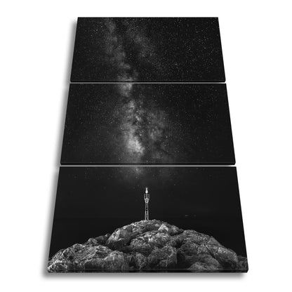 Leinwandbild Sternentor aus Licht über stiller Küste - deyoli