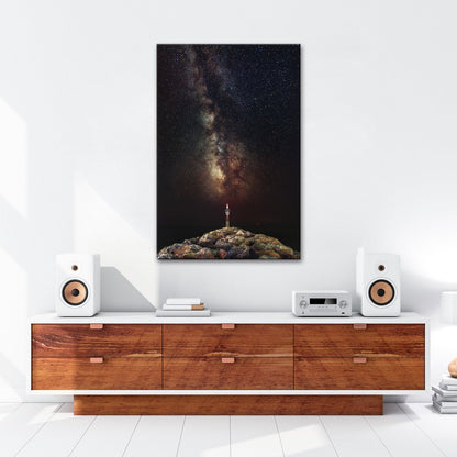 Leinwandbild Sternentor aus Licht über stiller Küste - deyoli