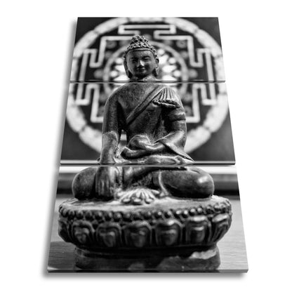 Leinwandbild Stille Erleuchtung – Buddha ruht im ewigen Gleichgewicht - deyoli