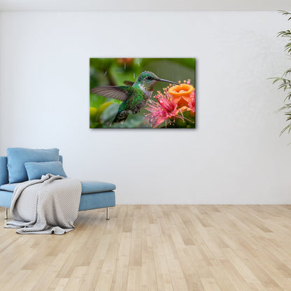 Leinwandbild Tropfenglanz auf Smaragd – ein Kolibri küsst die Blüte. - deyoli