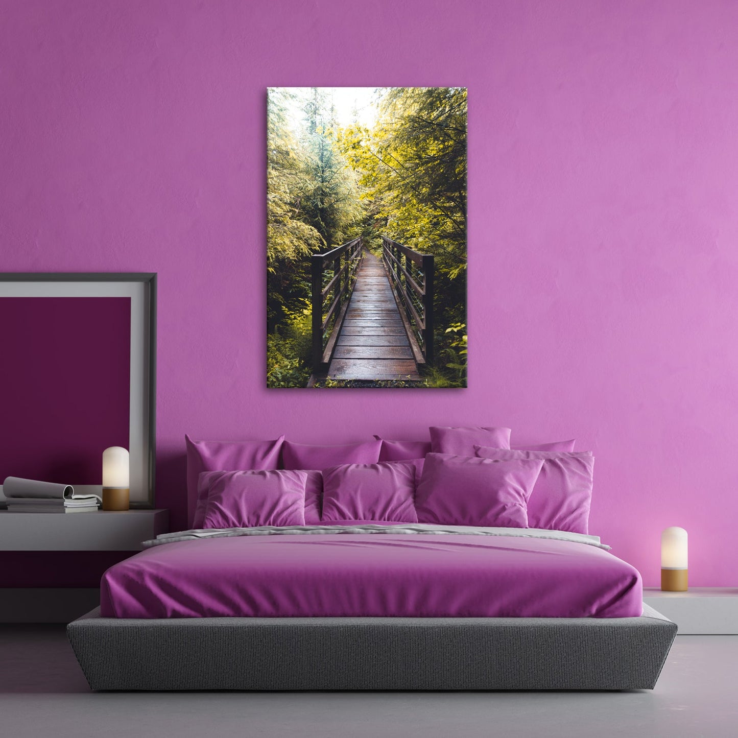 Leinwandbild Waldbrücke XXL – In goldenem Licht lädt zum Eintauchen in die Natur - deyoli