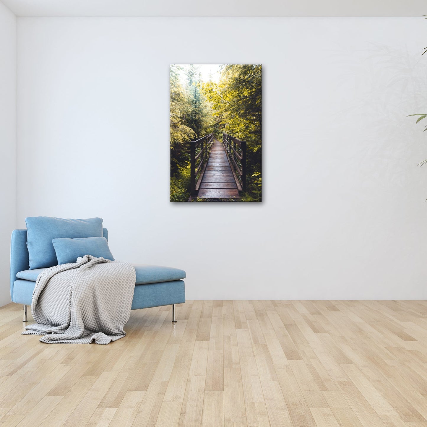 Leinwandbild Waldbrücke XXL – In goldenem Licht lädt zum Eintauchen in die Natur - deyoli