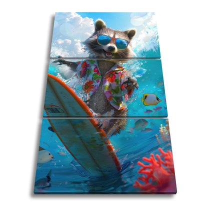 Leinwandbild Waschbär XXL – Auf Surftour mit Blütenshirt und Sonnenbrille - deyoli
