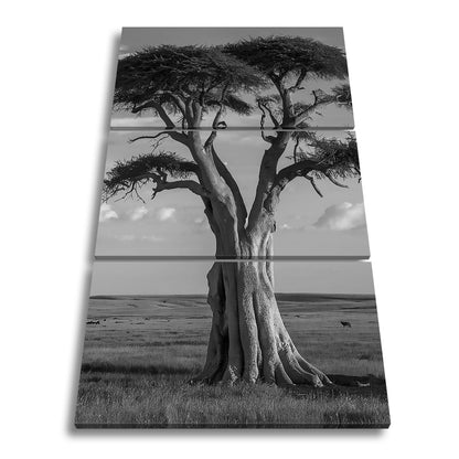 Leinwandbild Weiser Baum in goldener Savanne – Wächter der Weite. - deyoli