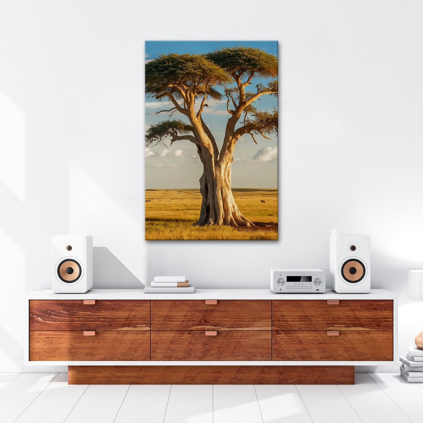 Leinwandbild Weiser Baum in goldener Savanne – Wächter der Weite. - deyoli