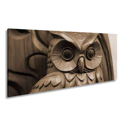 Leinwandbild Weisheit aus Holz – die Eule blickt mit ruhiger Tiefe. - deyoli