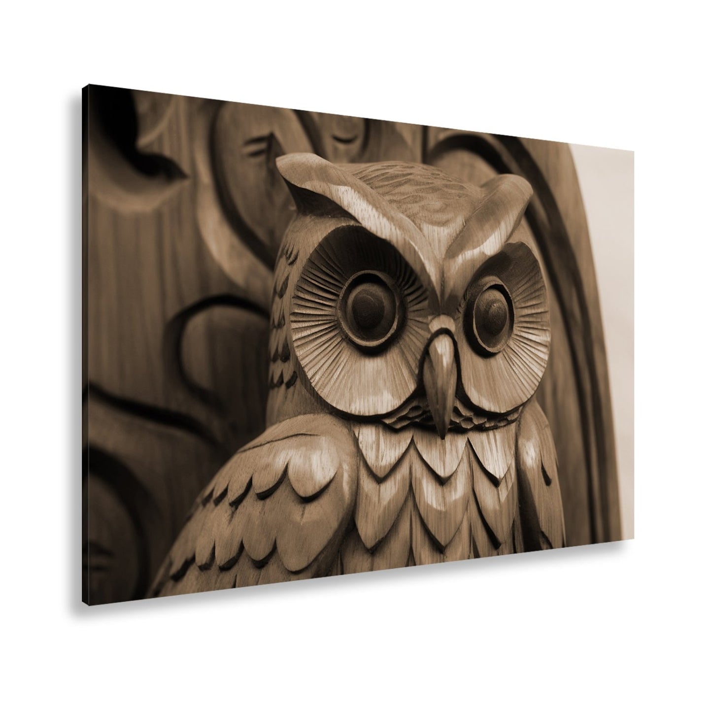 Leinwandbild Weisheit aus Holz – die Eule blickt mit ruhiger Tiefe. - deyoli