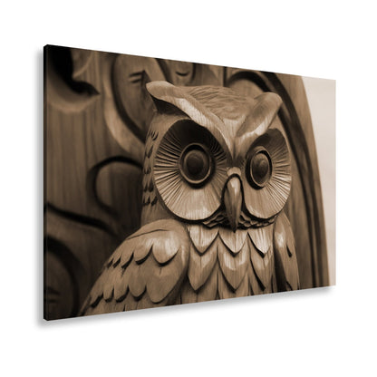 Leinwandbild Weisheit aus Holz – die Eule blickt mit ruhiger Tiefe. - deyoli