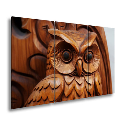 Leinwandbild Weisheit aus Holz – die Eule blickt mit ruhiger Tiefe. - deyoli