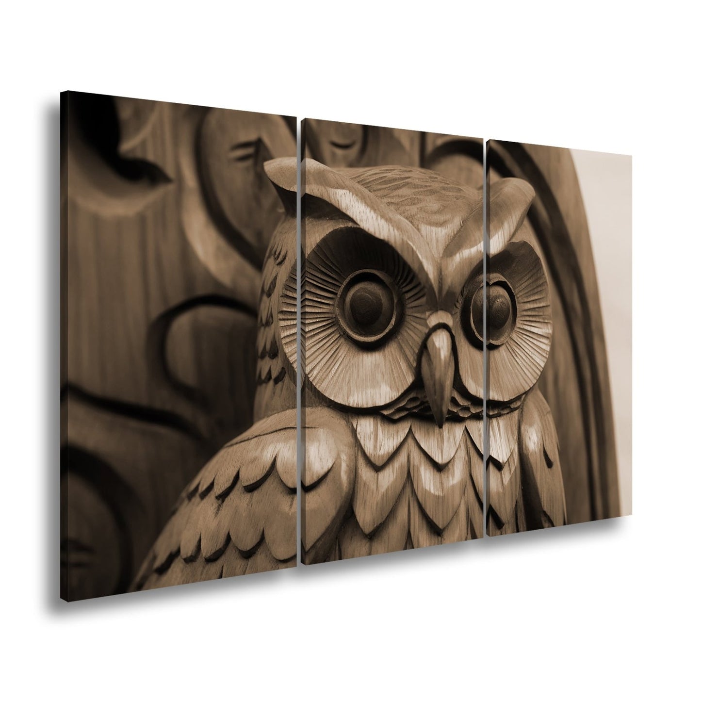 Leinwandbild Weisheit aus Holz – die Eule blickt mit ruhiger Tiefe. - deyoli