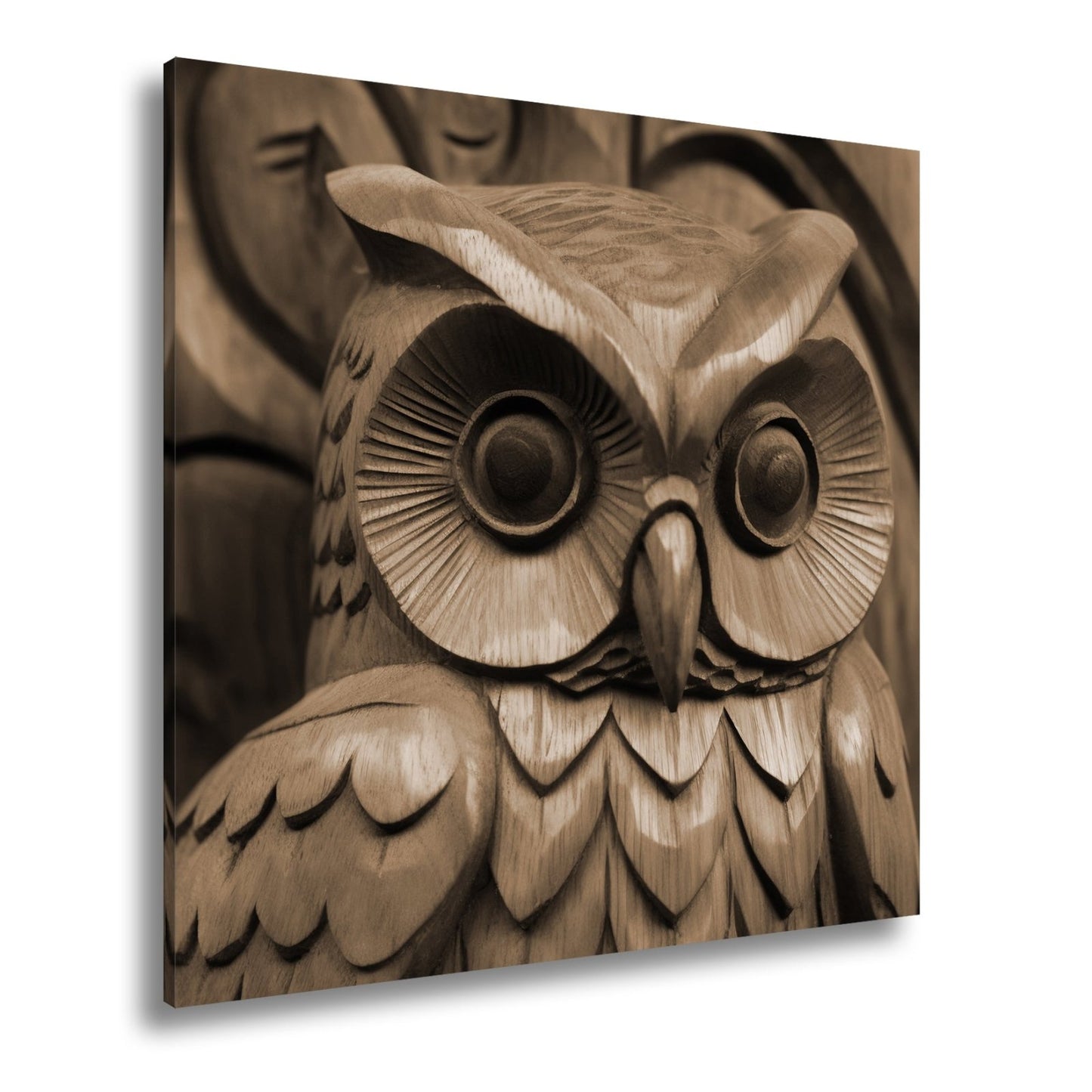 Leinwandbild Weisheit aus Holz – die Eule blickt mit ruhiger Tiefe. - deyoli