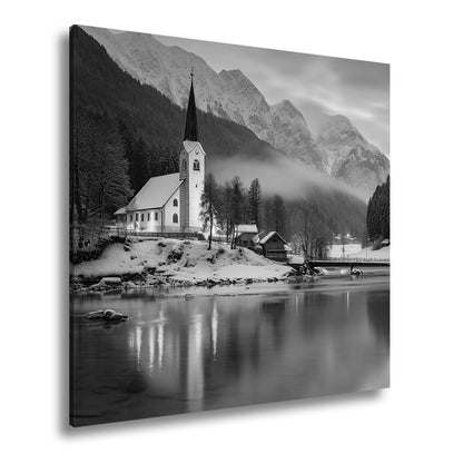 Leinwandbild Winterkapelle am See – Blaue Idylle Schnee XXL Canvas - deyoli