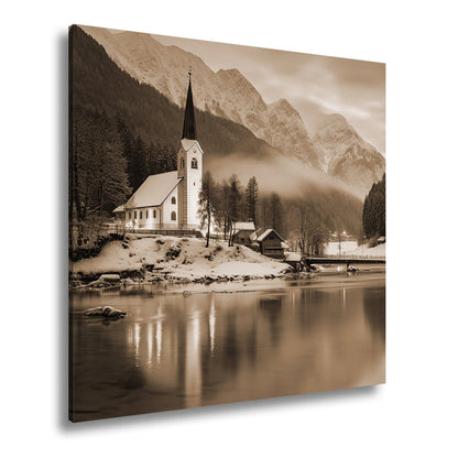 Leinwandbild Winterkapelle am See – Blaue Idylle Schnee XXL Canvas - deyoli