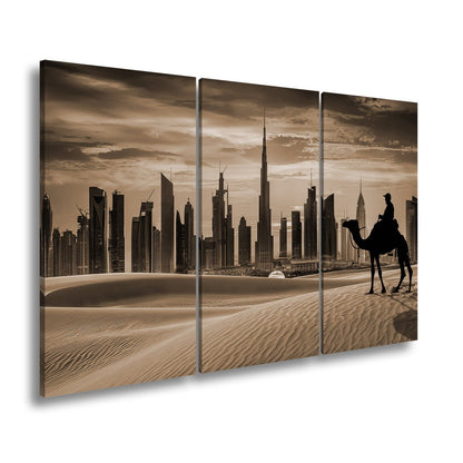 Leinwandbild Wüstensilhouette trifft auf Dubais flammenden Abendhimmel - deyoli