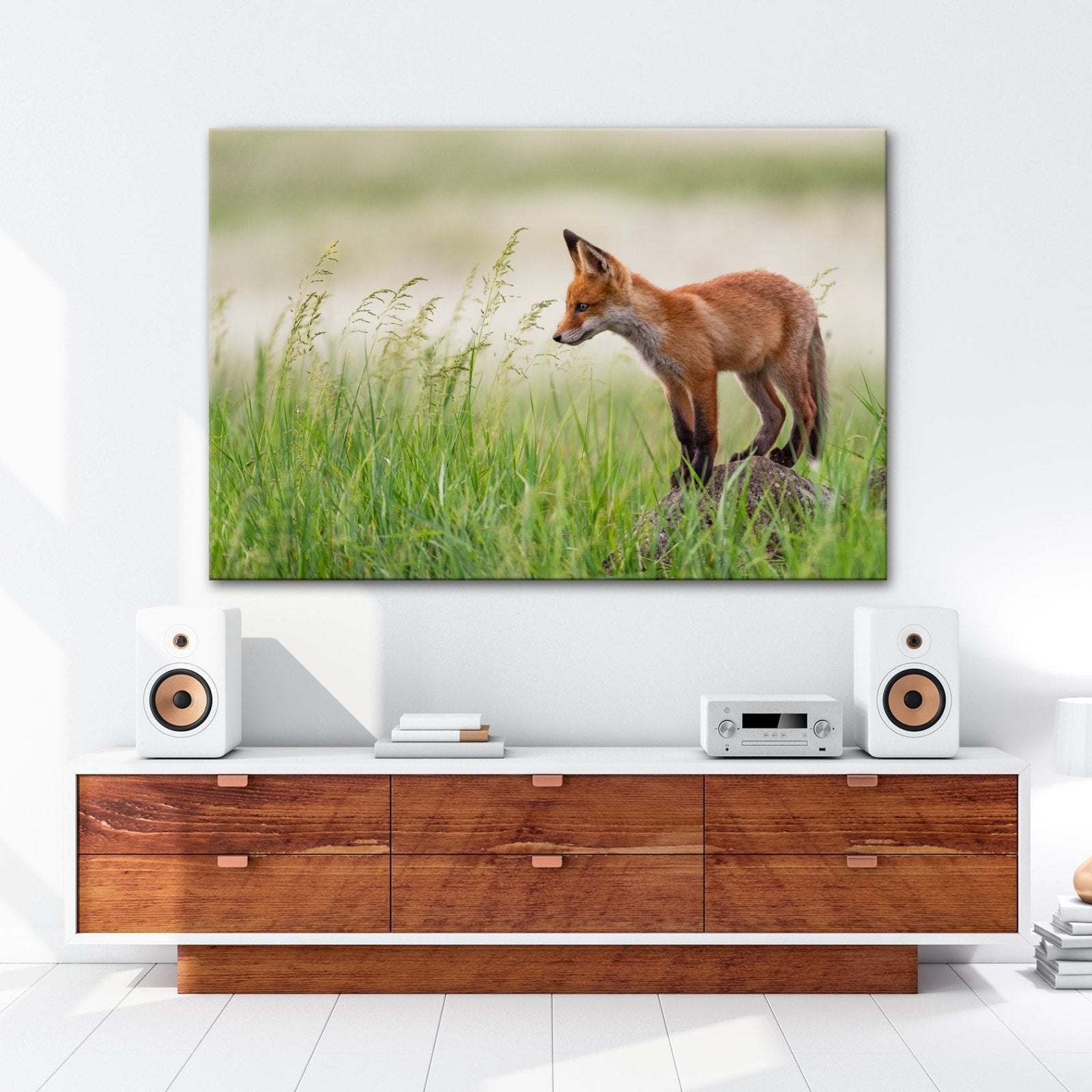 Leinwandbild XXL Fuchs – Jung, neugierig, bereit – ein Fuchs entdeckt die Welt. - deyoli